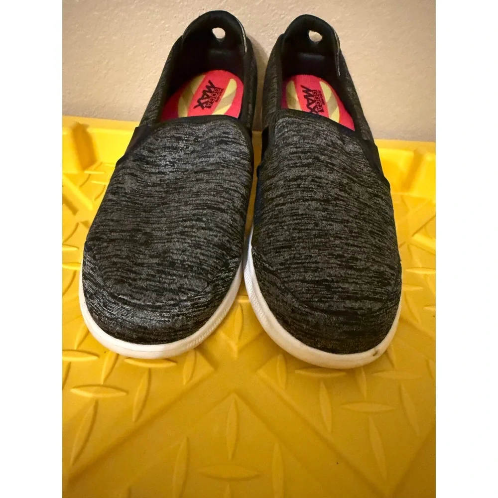 Skechers GoStep Lite Womens 8 Black White Goga Max Slip On Walking Shoes 14462